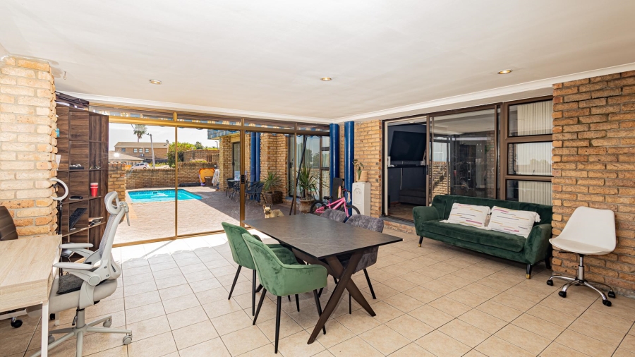 3 Bedroom Property for Sale in Plattekloof Western Cape